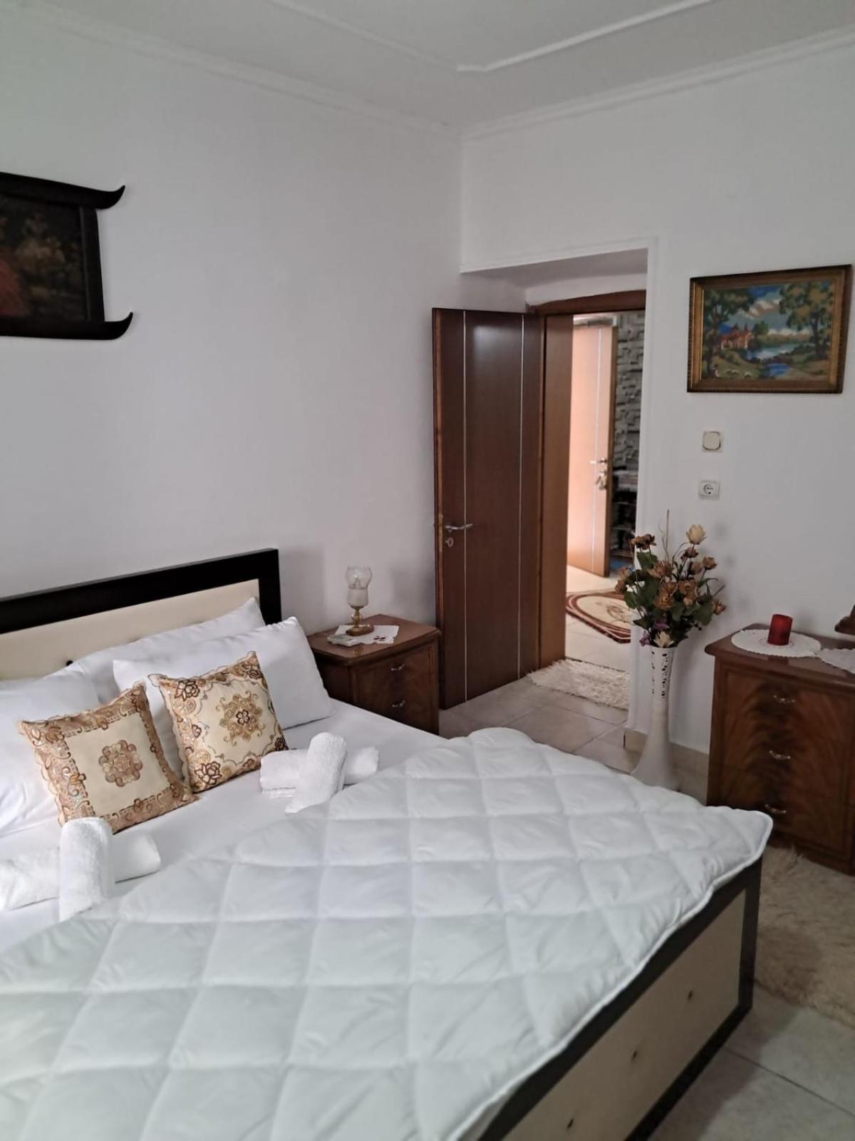 Olivia Guesthouse Gjirokaster Ngoại thất bức ảnh
